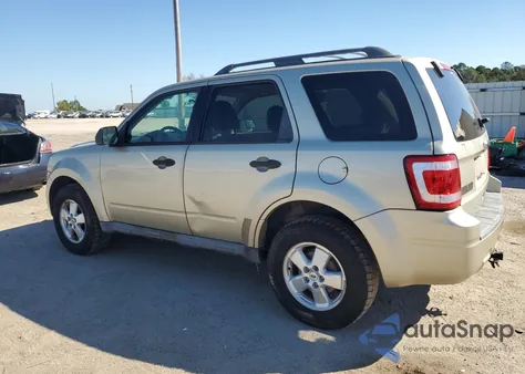 2010 Ford Escape Xls z USA, uszkodzony, nr VIN 1FMCU0C75AKB18721